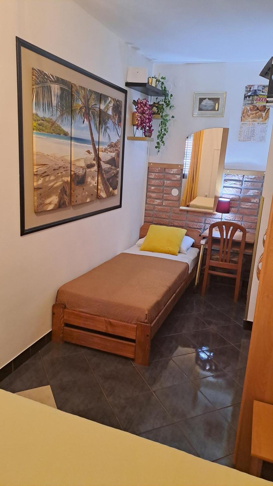 Red Gold Apartment Пула Екстер'єр фото